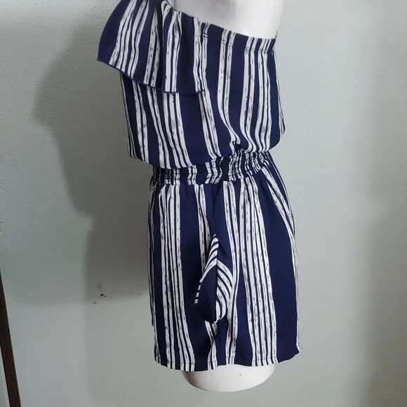 Charlotte Russe Womens Strapless Blue/White Stripe Romper-Ruffle-Pockets-EC-Sz M - Picture 4 of 11